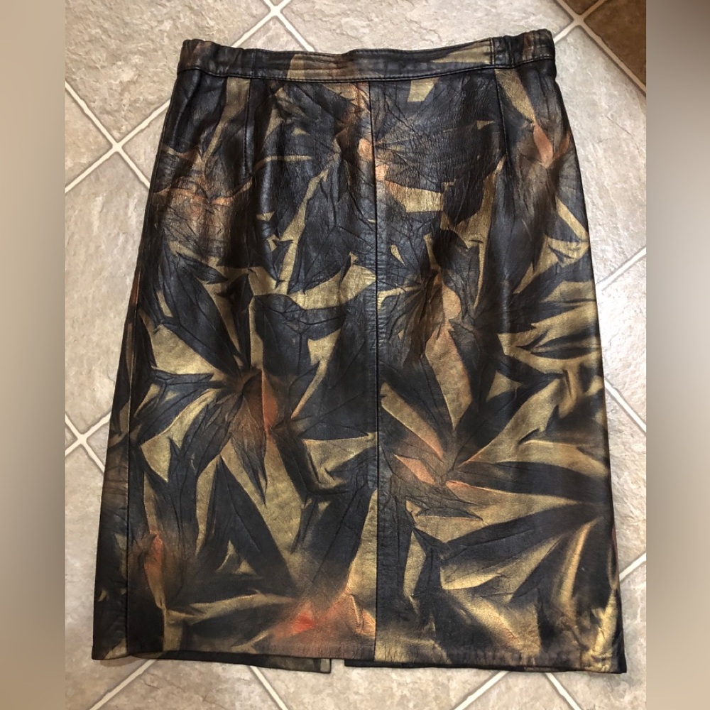 VINTAGE Elegant Black and Gold Women's Skirt by Desere Paris